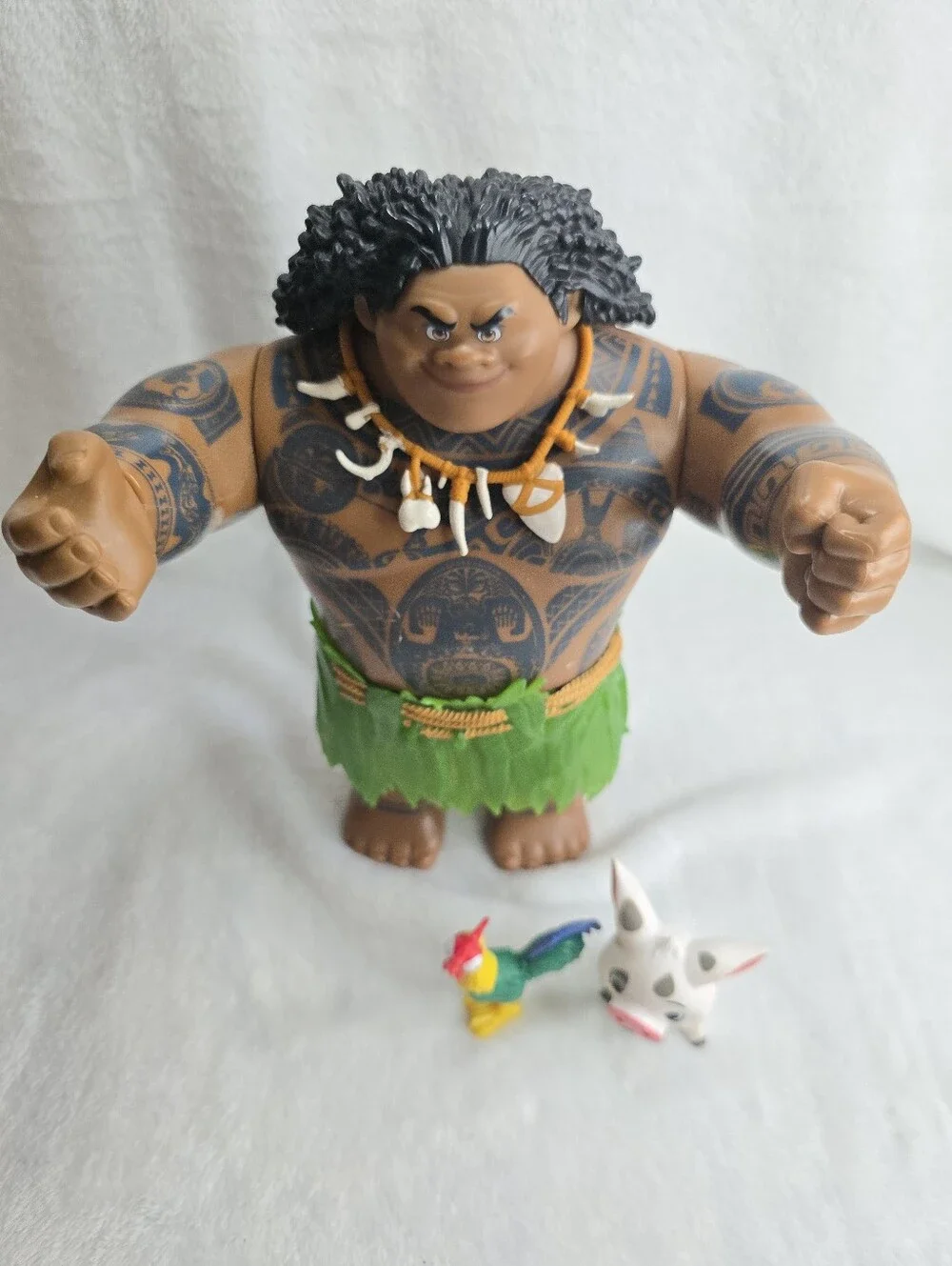 Disney Moana Maui Action Figure Doll 10.5 Inches w/ Hei Hei and Pua Figures